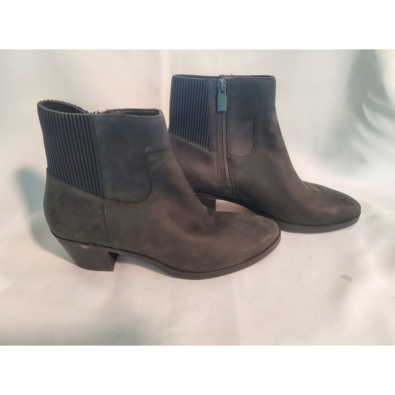 Vionic Women's Vionic Shantelle Black Nubuck Size9. S71